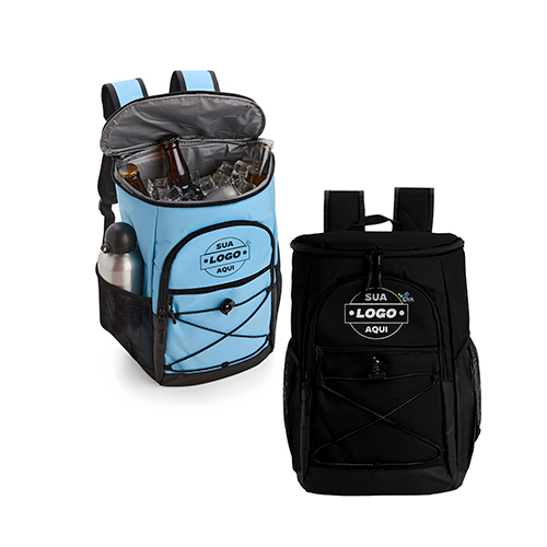 Mochila térmica confeccionada em poliéster impermeável com detalhes em couro sintético e capacidade máxima de 13 litros, distribuída em dois compartimentos revestidos em PEVA: um interno antivazamento e outro, menor, localizado na parte externa. Possui ainda três bolsos externos, incluindo dois em tela de nylon com elástico e um com fechamento em zíper e cordão de elástico ajustável, além de alças e painel traseiro revestidos em espuma respirável.

Altura :  35 cm

Largura :  26 cm

Profundidade :  17 cm

Medidas aproximadas para gravação (CxL):  8 cm x 16 cm

